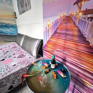  Apartment Flamingo, Entrada Privada Y Bano Privado En By Flamingo House, No Fumadores Spain